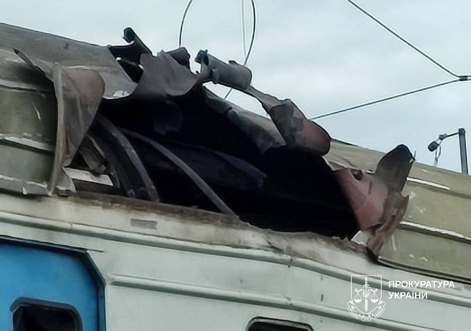 Новини Харкова: дрон влучив в електропотяг